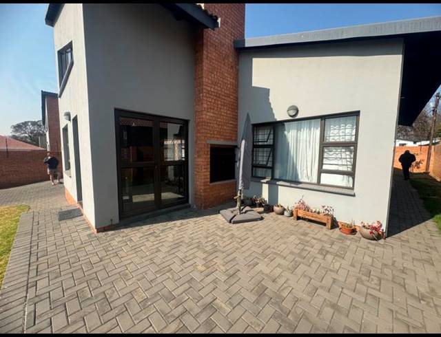 3 BEDROOM TOWNHOUSE FOR SALE IN GROENKOL